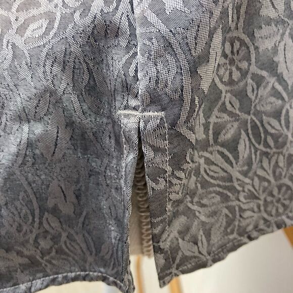 Gray blouse w/brocade pattern wrinkle free buttons down partial tags NEW - Picture 8 of 13